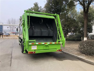 國六東風天錦壓縮式垃圾車 城市環(huán)保的強力助手