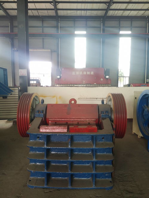 新川顎式破碎機(jī) 30年專業(yè)制造，鑄就礦山設(shè)備信賴品牌